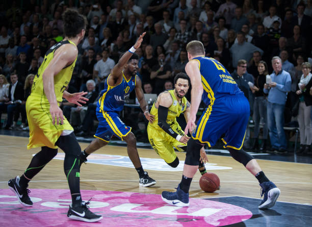 更在社交媒 更在社交媒